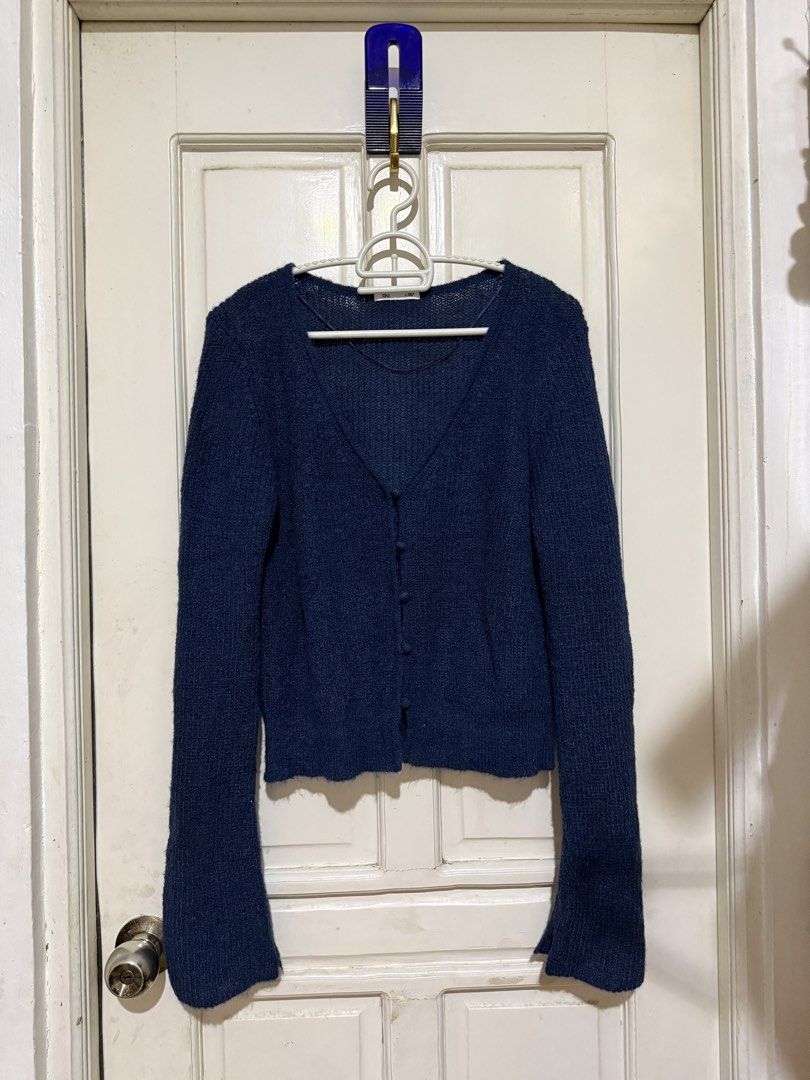 GU Navy Blue Cardigan (Category: Coats, Jackets and Outerwear) located in Marikina City. Submitted by louvy.r (Listing ID 1469378757, Image 1). Description: Fits medium body frame.