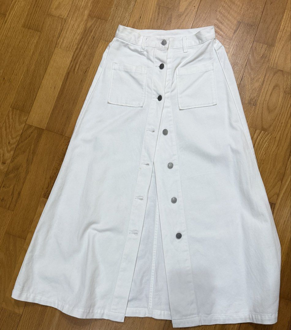 GU White Denim Button Front Skirt (Category: Skirts) located in Muntinlupa City. Submitted by caroucella (Listing ID 1469219412, Image 3). Description: GU Classic White A-line skirt with front button Two front pockets, belt loops, and clean back design with center seam Excellent condition Tag says M but fits S Waist 26 inches.