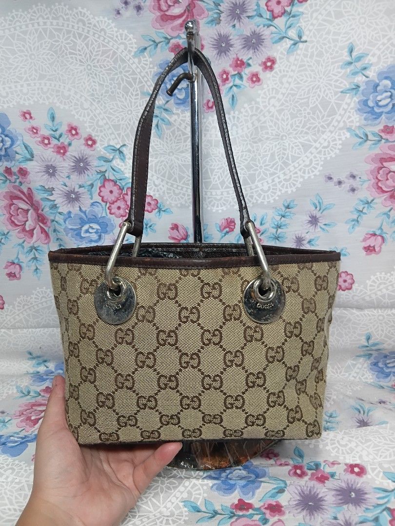 GUCCI BUCKET MINI BAG (Category: Shoulder Bags) located in General Mariano Alvarez. Submitted by adonid (Listing ID 1469210399, Image 3). Description: GUCCI BUCKET MINI BAG GOOD CONDITION NORMAL SIGN OF USAGE ONLY. ISSUE WALA NA YUNG ISA SLING NIYA.