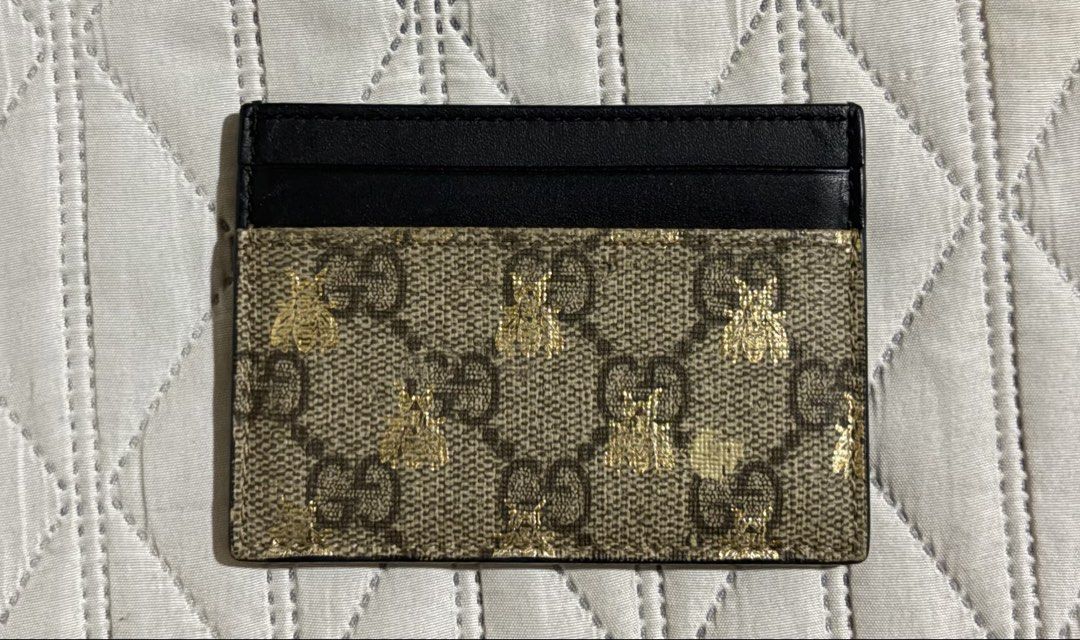 Gucci Card Holder (Category: Luxury Bags & Wallets) located in Makati City. Submitted by mikeramos1333 (Listing ID 1469207475, Image 3). Description: Issue on 3rd photo.