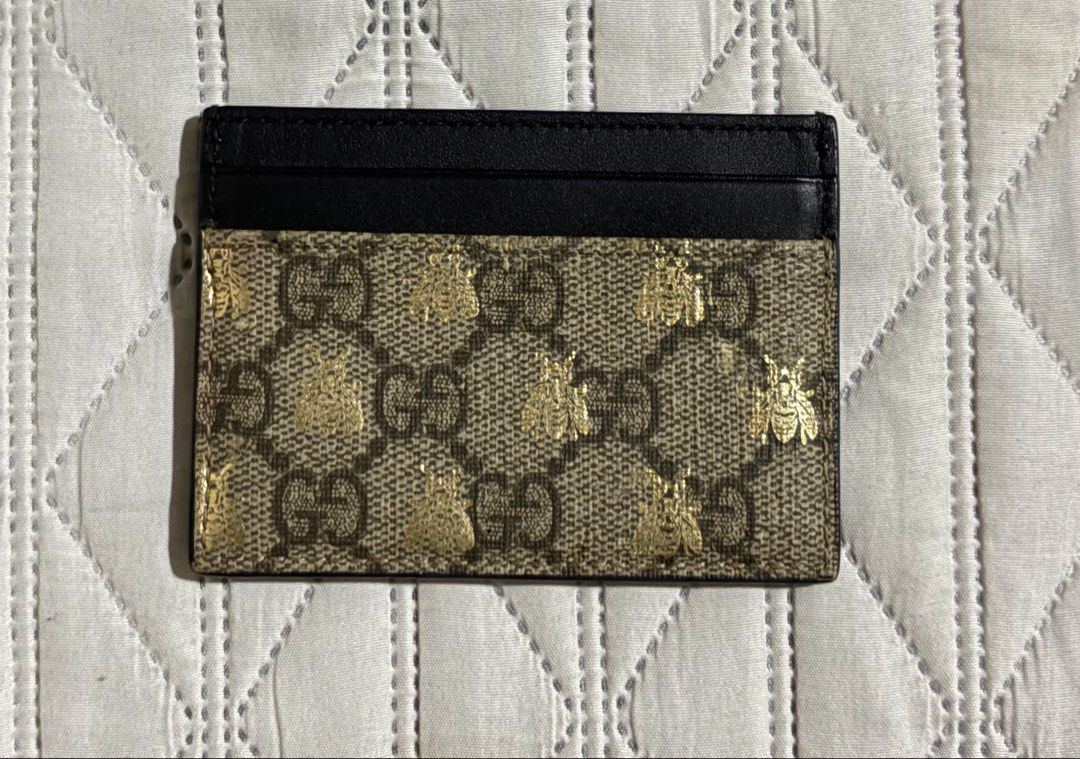 Gucci Card Holder (Category: Luxury Bags & Wallets) located in Makati City. Submitted by mikeramos1333 (Listing ID 1469207475, Image 2). Description: Issue on 3rd photo.