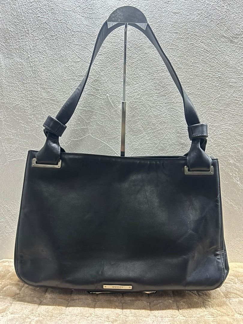 GUCCI JACKIE LEATHER SHOULDER BAG (Category: Shoulder Bags) located in Caloocan City. Submitted by j3ngsanity (Listing ID 1469302250, Image 1). Description: ISSUE : SIGN OF USAGE / MIN WHITE STAIN NO CODE.