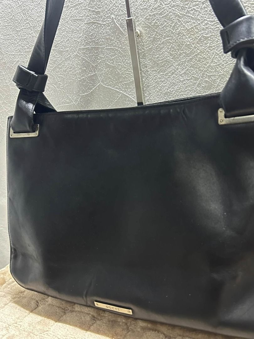 GUCCI JACKIE LEATHER SHOULDER BAG (Category: Shoulder Bags) located in Caloocan City. Submitted by j3ngsanity (Listing ID 1469302250, Image 3). Description: ISSUE : SIGN OF USAGE / MIN WHITE STAIN NO CODE.