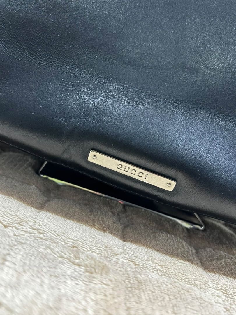 GUCCI JACKIE LEATHER SHOULDER BAG (Category: Shoulder Bags) located in Caloocan City. Submitted by j3ngsanity (Listing ID 1469302250, Image 2). Description: ISSUE : SIGN OF USAGE / MIN WHITE STAIN NO CODE.