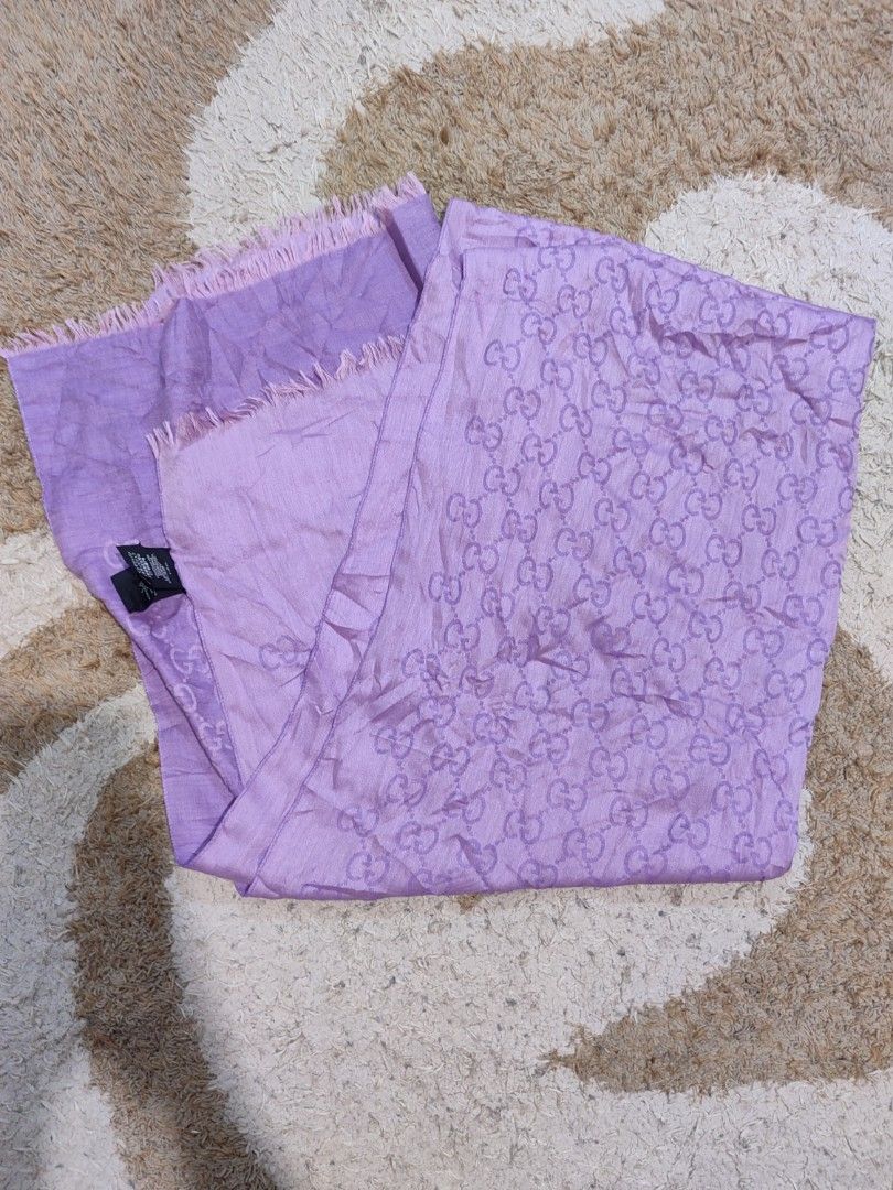 GUCCI JACQUARD DOUBLE SIDED SCARF (Category: Scarves) located in Pagadian. Submitted by miraculouspat (Listing ID 1469282392, Image 1). Description: 70x200 cm NO ISSUE NEGOTIABLE OFFER LANG.