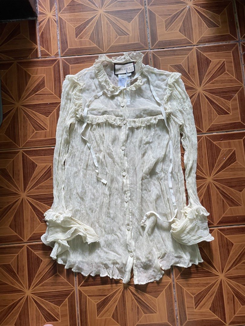 Gucci ruffled silk-chiffon blouse(Authentic) (Category: Luxury Apparel) located in Alegria. Submitted by deniseeee.21 (Listing ID 1469177541, Image 1). Description: Authentic no flaws size 36 womens.