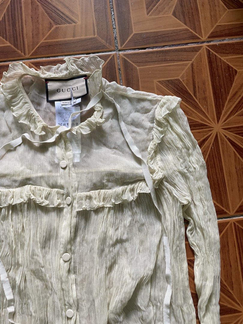 Gucci ruffled silk-chiffon blouse(Authentic) (Category: Luxury Apparel) located in Alegria. Submitted by deniseeee.21 (Listing ID 1469177541, Image 2). Description: Authentic no flaws size 36 womens.