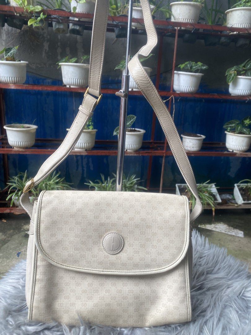 Gucci sling bag (Category: Luxury Bags & Wallets) located in Bacolod City. Submitted by chuchaystuffs (Listing ID 1469168580, Image 1). Description: .