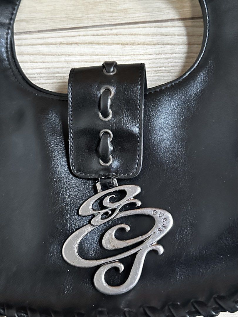 Guess Black Shoulder Bag with Silver Hardware Y2K (Category: Shoulder Bags) located in Manila. Submitted by b4n4n4milk (Listing ID 1469162905, Image 2). Description: - refer to pics for the condition.