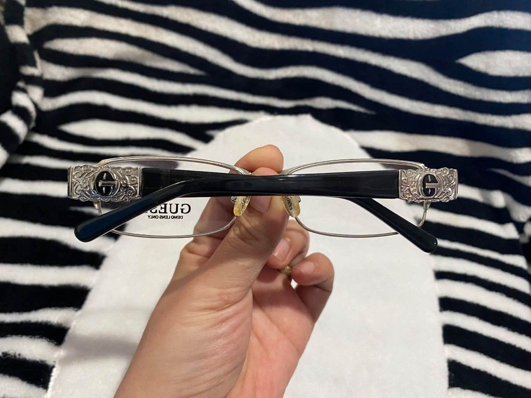 Guess eyewear (Category: Sunglasses & Eyewear) located in Baguio. Submitted by aine_laine (Listing ID 1469162099, Image 2). Description: guess eyewear.