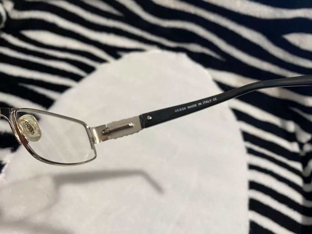 Guess eyewear (Category: Sunglasses & Eyewear) located in Baguio. Submitted by aine_laine (Listing ID 1469162099, Image 3). Description: guess eyewear.