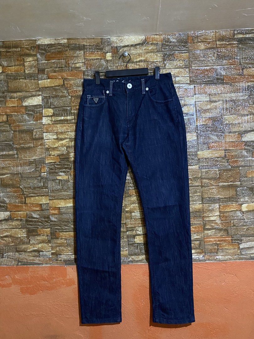 GUESS MEN JEANS (Category: Jeans) located in Cebu City. Submitted by arsenyong (Listing ID 1469272704, Image 2). Description: Waist:30-32 Length :42 Hem :7 Very good condition Issue:last pic .