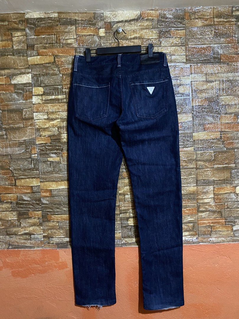 GUESS MEN JEANS (Category: Jeans) located in Cebu City. Submitted by arsenyong (Listing ID 1469272704, Image 1). Description: Waist:30-32 Length :42 Hem :7 Very good condition Issue:last pic .