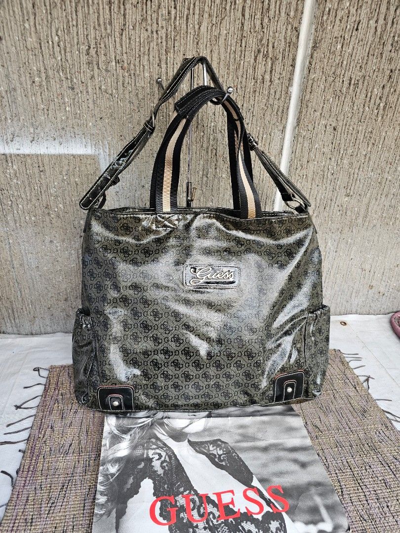 Guess monogram overnight bag (Category: Tote Bags) located in Manila. Submitted by onlinesmartshopping12 (Listing ID 1469311696, Image 1). Description: no issues except vintage bag.