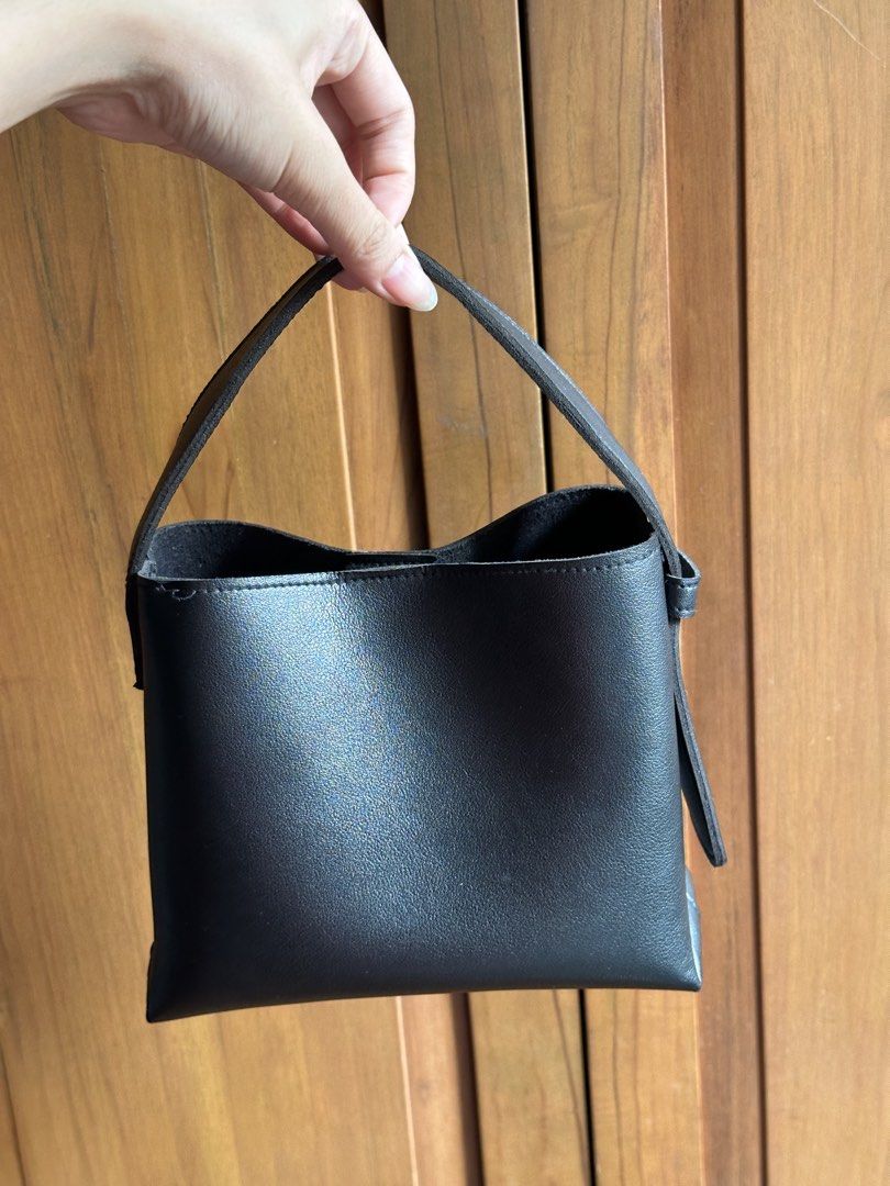 gvn micro bag (black) (Category: Cross-body Bags) located in Makati City. Submitted by coconutbread (Listing ID 1469220753, Image 2). Description: .