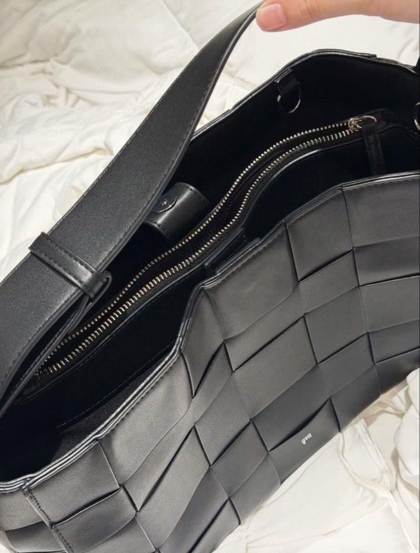 Gvn woven bag charcoal large (Category: Shoulder Bags) located in San Juan City. Submitted by prelovedstuff_01 (Listing ID 1469287064, Image 2). Description: GVN woven bag in Charcoal size Large 1.0 No flaws Like new W dust bag!.
