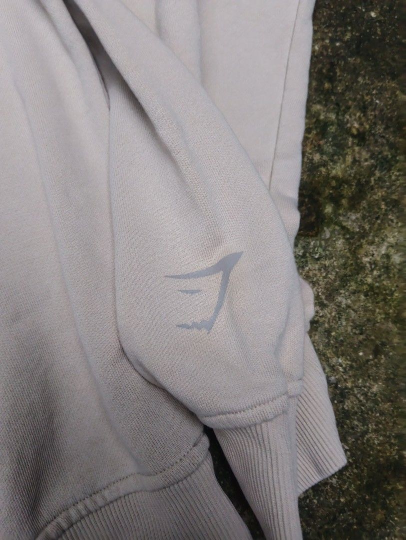 GYMSHARK COLLEGIATE PULL-OVER HOODIE (Category: Activewear) located in Talisay. Submitted by nooooooooooooooooy (Listing ID 1469173542, Image 3). Description: GYMSHARK COLLEGIATE PULL-OVER HOODIE COLOR OFFWHITE LARGE WIDTH 27 (OVERSIZE TYPE) LENGTH 31 EXCELLENT NO FLAWS, NEED WASH PM💌💌.