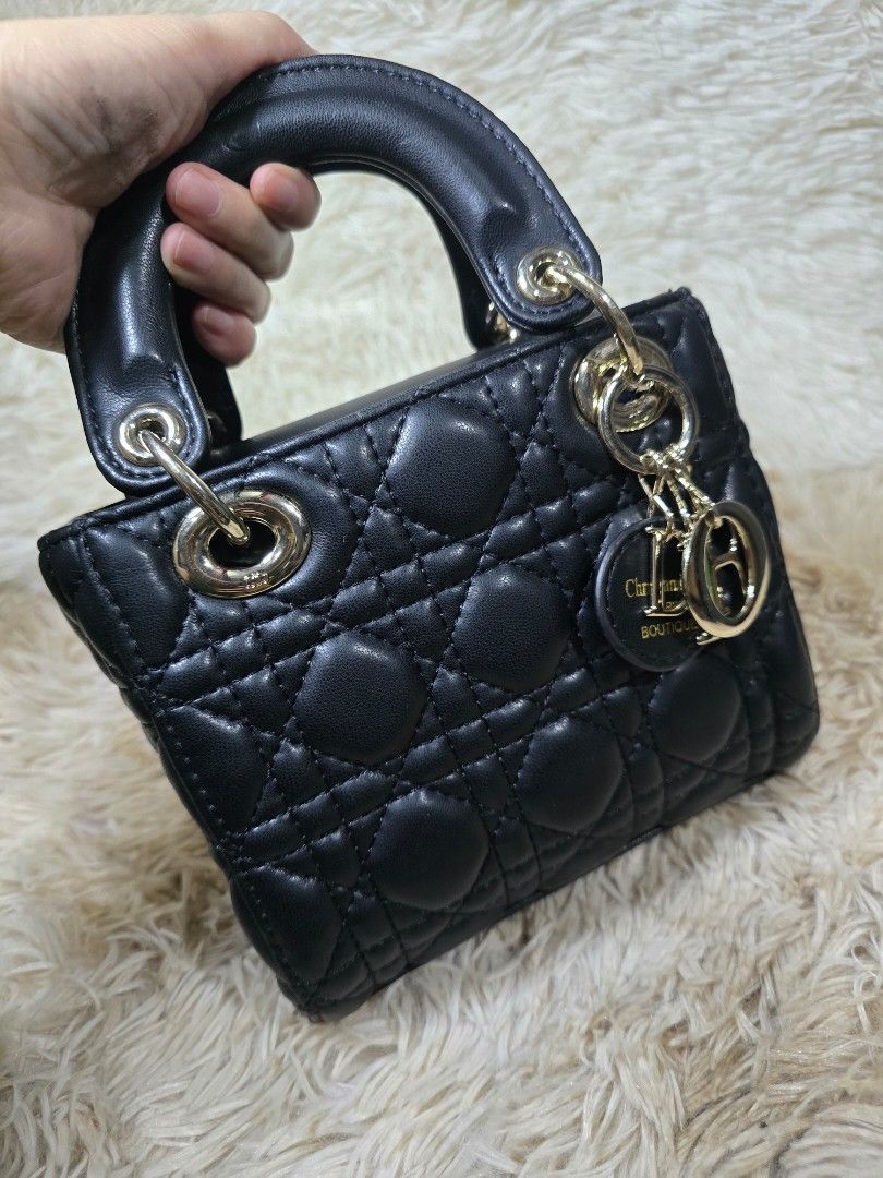 Hand bag (Category: Purses & Pouches) located in Davao. Submitted by shoppes21 (Listing ID 1469179440, Image 1). Description: .