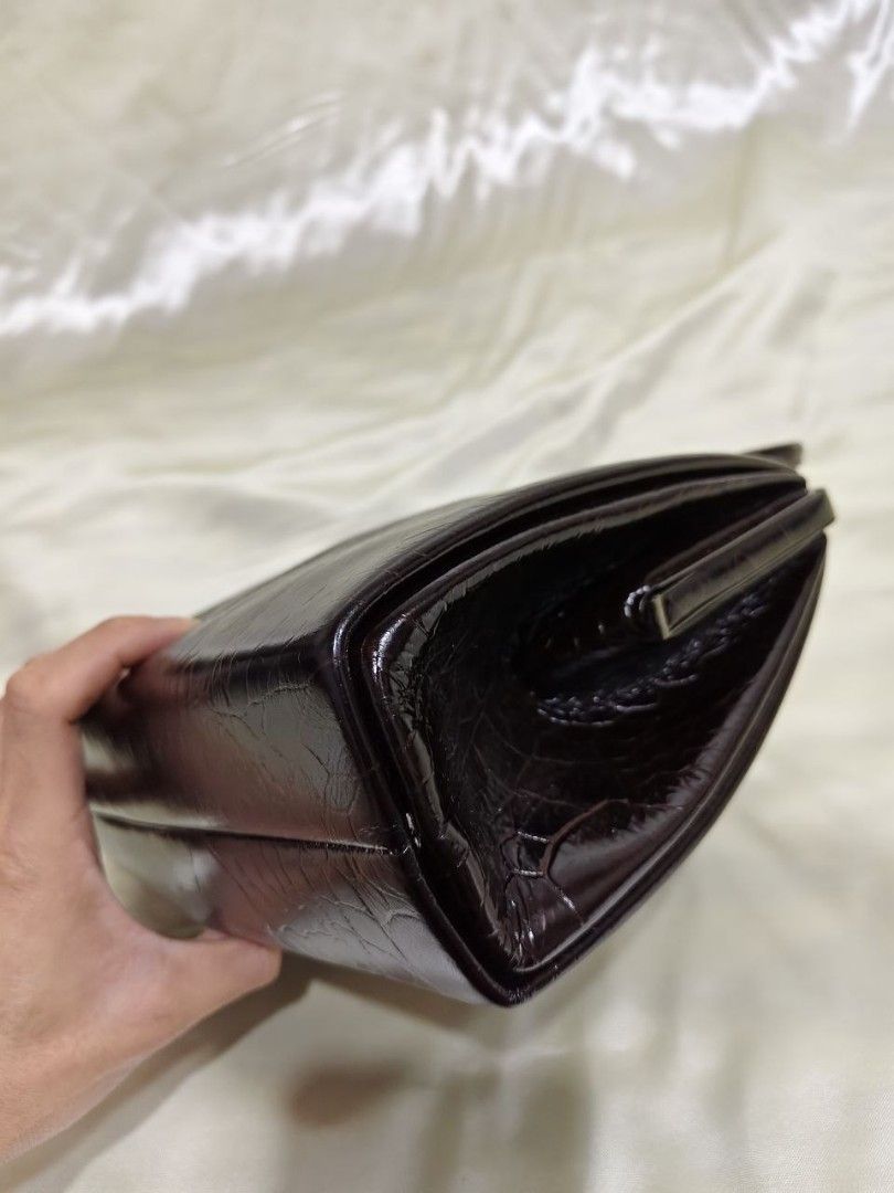 HANDBAG EMBOSSED TURTLE SKIN 10/7" (Category: Luxury Bags & Wallets) located in Gamu. Submitted by 2022bagsbunny (Listing ID 1469201532, Image 3). Description: .