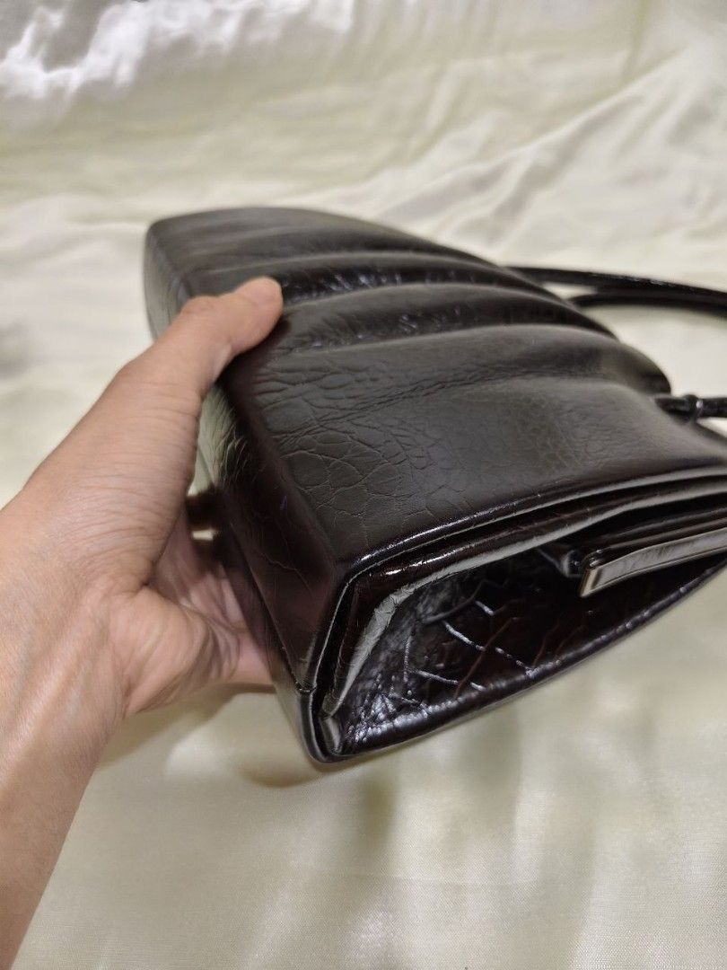 HANDBAG EMBOSSED TURTLE SKIN 10/7" (Category: Luxury Bags & Wallets) located in Gamu. Submitted by 2022bagsbunny (Listing ID 1469201532, Image 2). Description: .