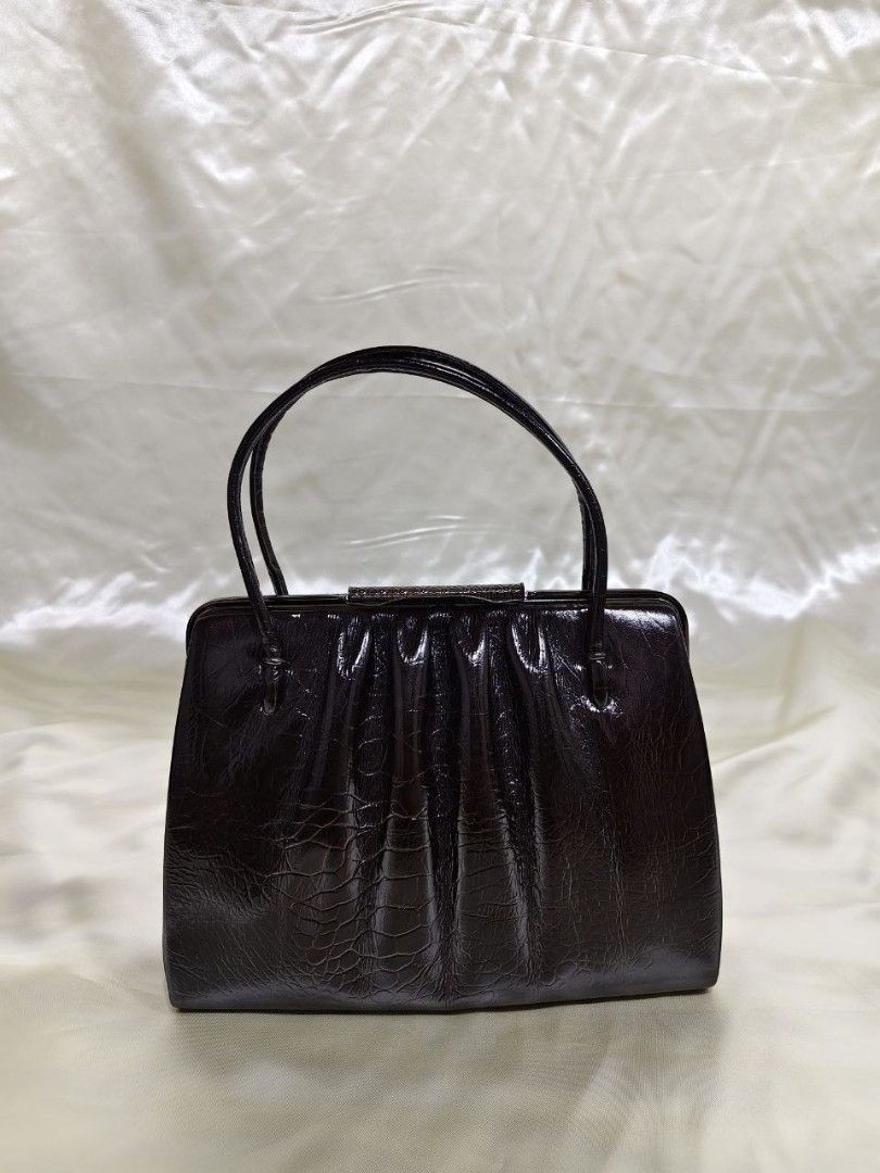 HANDBAG EMBOSSED TURTLE SKIN 10/7" (Category: Luxury Bags & Wallets) located in Gamu. Submitted by 2022bagsbunny (Listing ID 1469201532, Image 1). Description: .