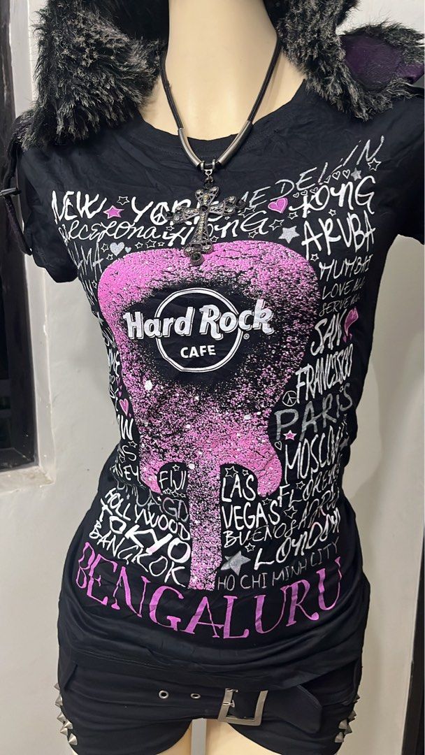 Hard Rock Cafe grunge tee (Category: Shirts) located in Caloocan City. Submitted by onlyfromthepast (Listing ID 1469252473, Image 3). Description: 9/10 condition Medium ✅My bio before purchasing tia💕 ✅ All items are fresh from bales, Pls expect dirt,dust or stains.