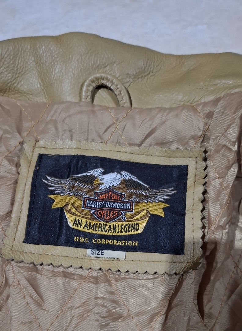 Harley Davidson Single Rider (Category: Coats, Jackets and Outerwear) located in Baguio. Submitted by thriftrot (Listing ID 1469200027, Image 2). Description: Harley Davidson Single Rider Sign of usage No major issue Medium fit Loc. Baguio Add shipping fee .