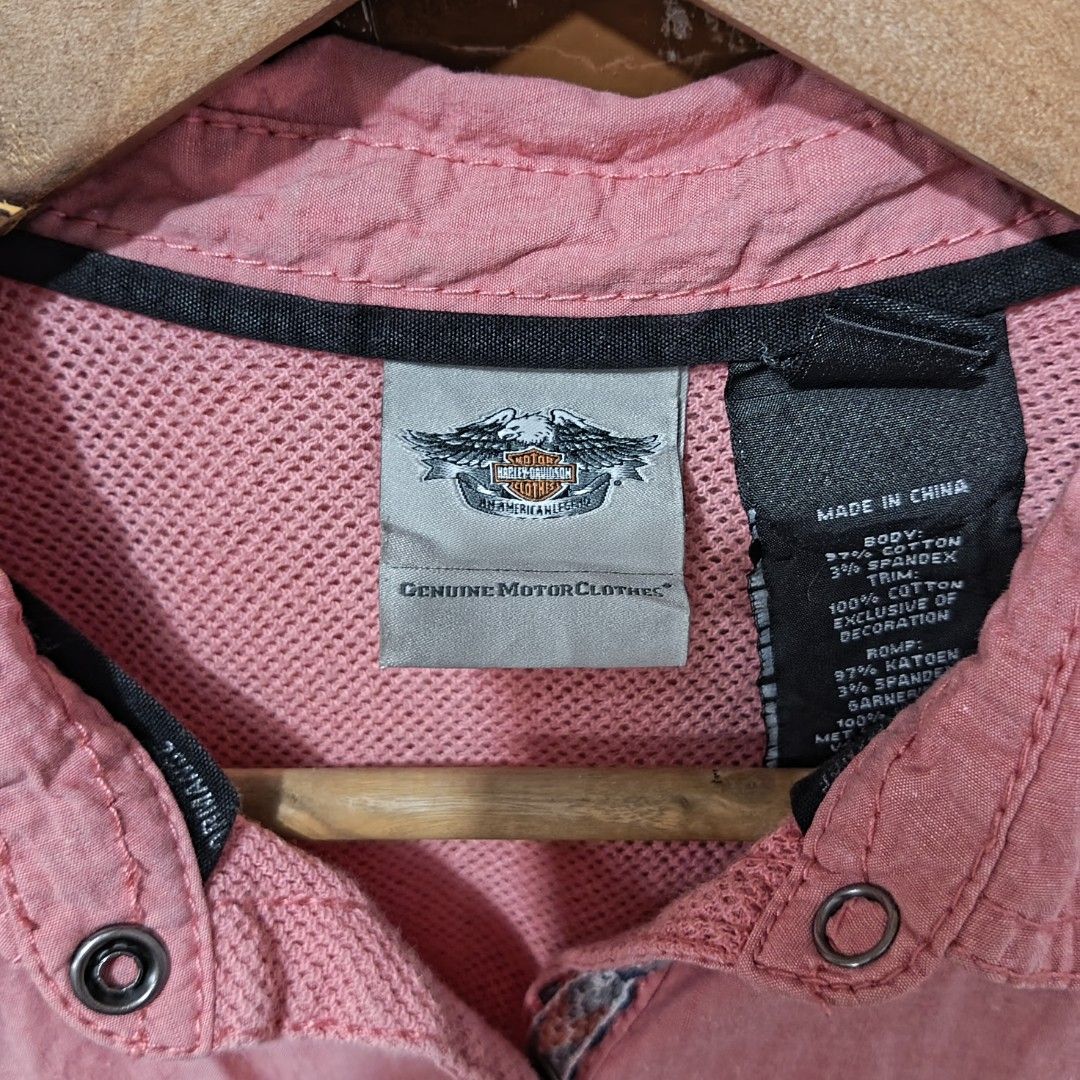 Harley Davidson womens polo (Category: Others Tops) located in Clarin. Submitted by thrftpngsnihan25 (Listing ID 1469200692, Image 3). Description: 9.8/10 ‎19x24-28 machine washed, ready to wear no issue Excellent condition .