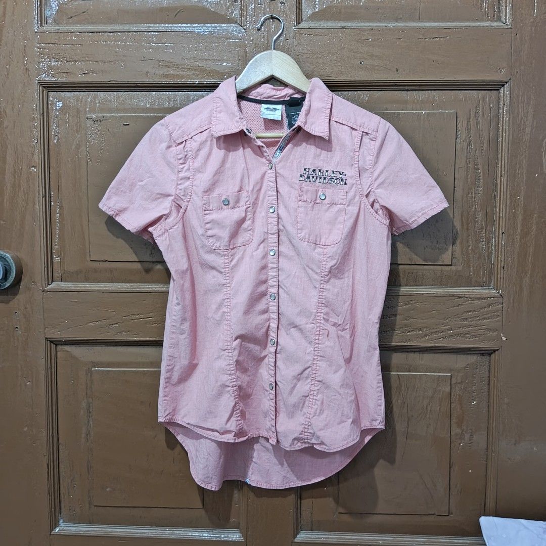 Harley Davidson womens polo (Category: Others Tops) located in Clarin. Submitted by thrftpngsnihan25 (Listing ID 1469200692, Image 1). Description: 9.8/10 ‎19x24-28 machine washed, ready to wear no issue Excellent condition .