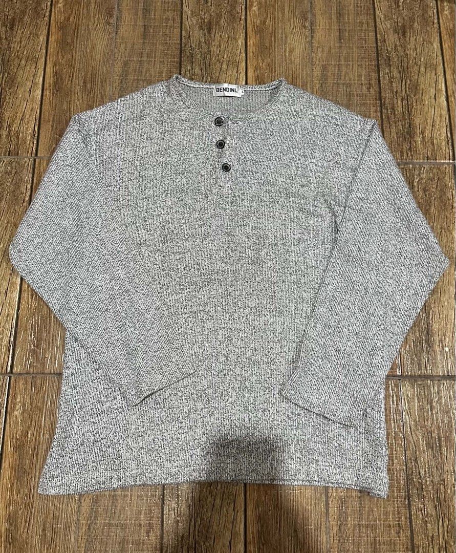 HENLEY LONGSLEEVE (Category: Coats, Jackets and Outerwear) located in Manila. Submitted by urban-vintage_2 (Listing ID 1469321831, Image 1). Description: ISSUE: NONE (NEED WASH) MOP :GCASH (NO COD) SHIP VIA: LALAMOVE & J&T LOCATION: PASIG CITY LENGTH: 30 WIDTH :25.