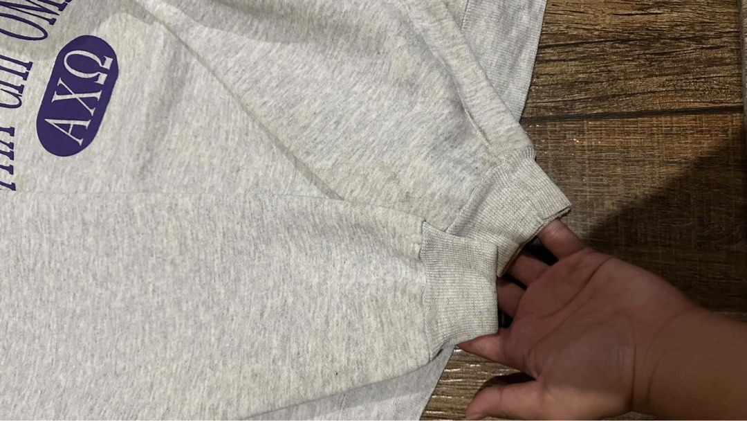HENLEY LONGSLEEVE (Category: Coats, Jackets and Outerwear) located in Manila. Submitted by urban-vintage_2 (Listing ID 1469321831, Image 2). Description: ISSUE: NONE (NEED WASH) MOP :GCASH (NO COD) SHIP VIA: LALAMOVE & J&T LOCATION: PASIG CITY LENGTH: 30 WIDTH :25.