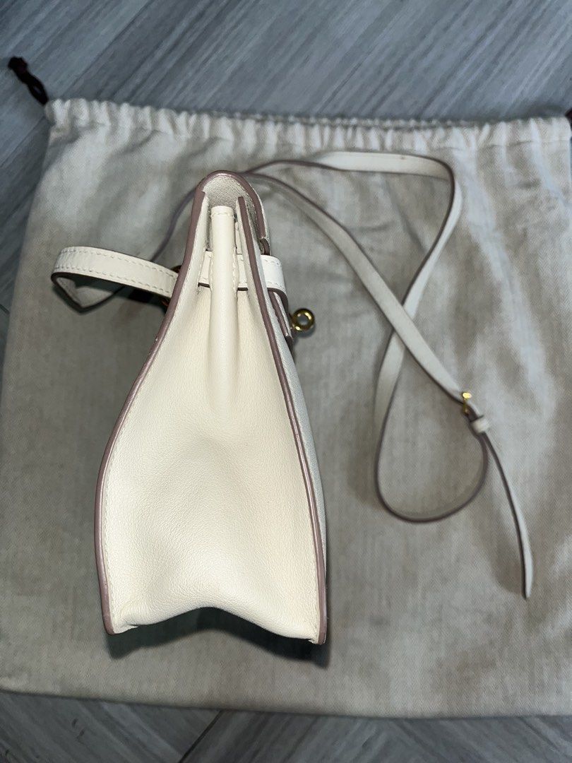 hermes (Category: Luxury Bags & Wallets) located in Manila. Submitted by by_your_stuff (Listing ID 1469185081, Image 3). Description: NGA but in good contion 6499 firm pm for more info.