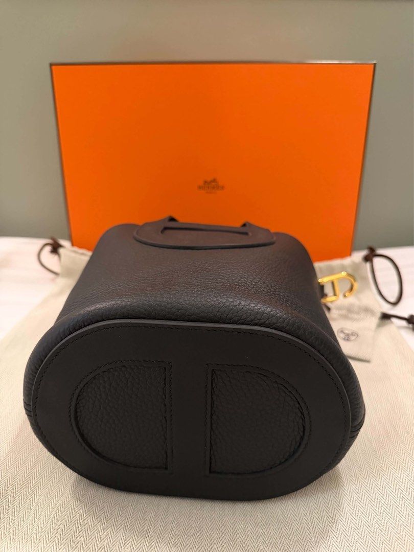 HERMES IN THE LOOP 18 (Category: Luxury Bags & Wallets) located in Taguig. Submitted by luxuryfindsforless (Listing ID 1469377673, Image 3). Description: Hermes In the Loop 18 Gold hardware Color: Noir (black) Complete set, with store receipt Purchased in Paris France Oct 2026.