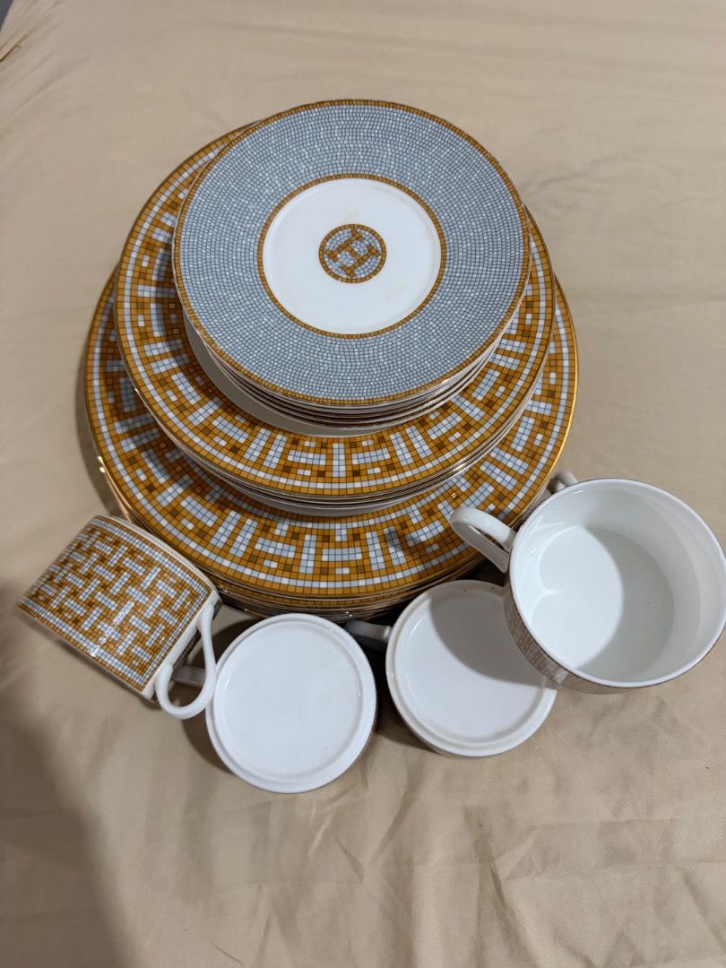 Hermes Plate (Category: Luxury Apparel) located in Caloocan City. Submitted by eca120 (Listing ID 1469183082, Image 1). Description: .