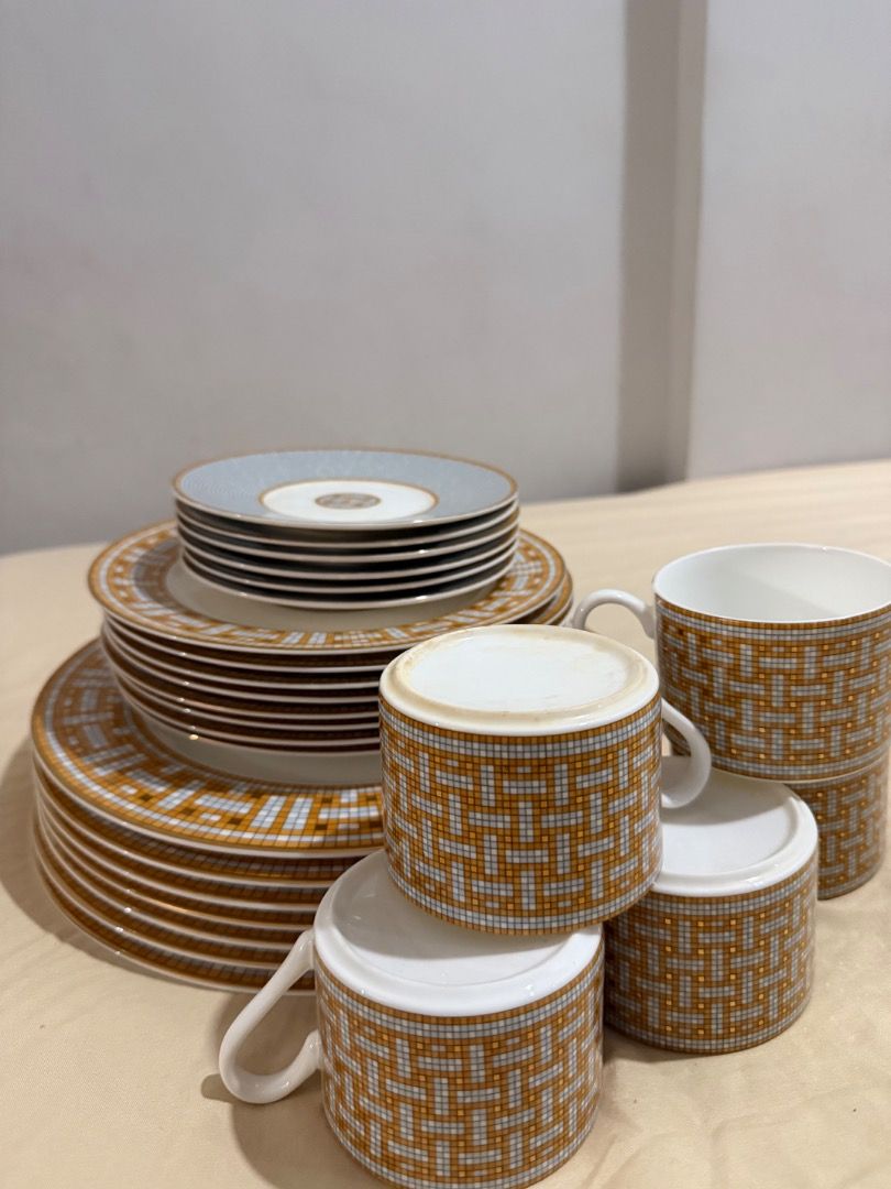 Hermes Plate (Category: Luxury Apparel) located in Caloocan City. Submitted by eca120 (Listing ID 1469183082, Image 3). Description: .