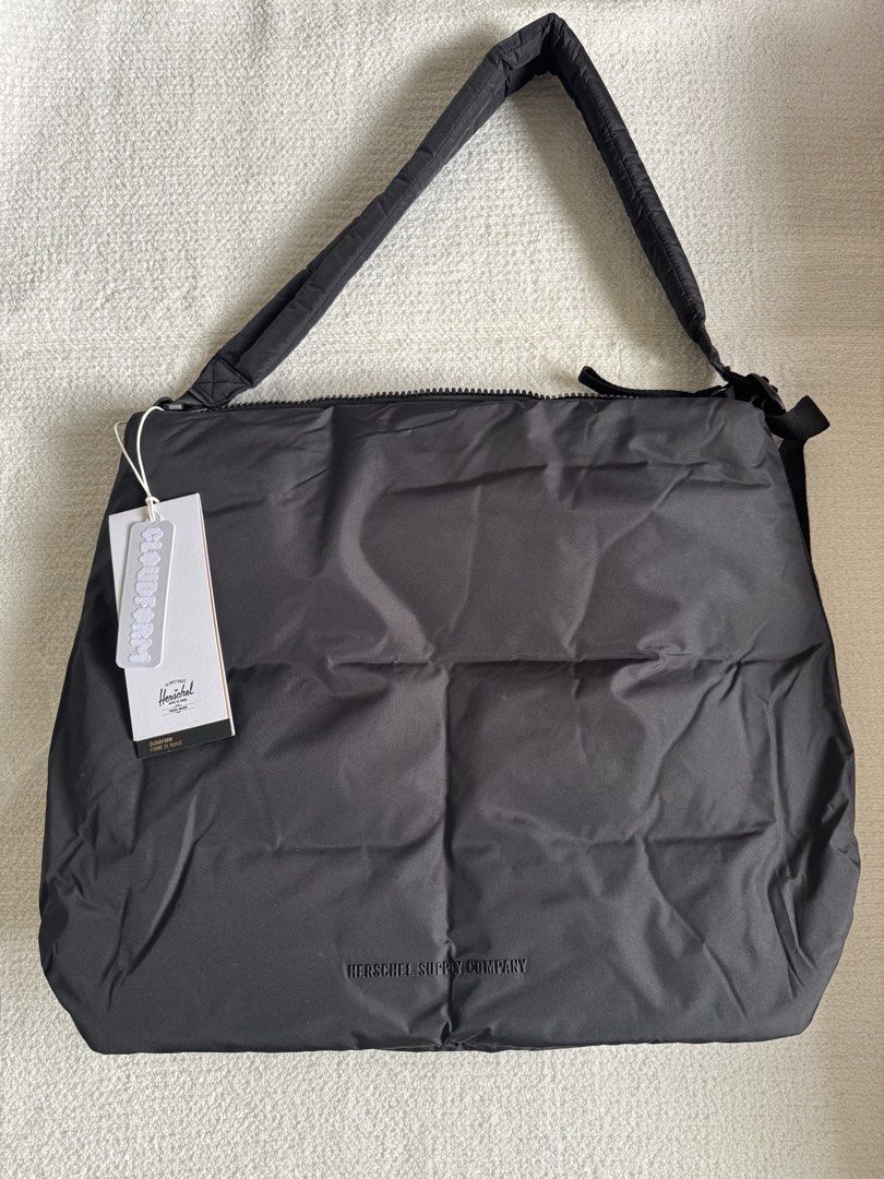 Herschel Cloudform Tote 18L (Category: Shoulder Bags) located in Marikina City. Submitted by m_thriftshop (Listing ID 1469181615, Image 1). Description: Brand New Herschel Cloudform Tote in Black 18L Width: 17” Height: 14.5”.