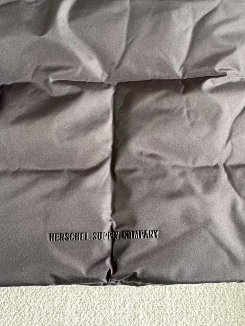 Herschel Cloudform Tote 18L (Category: Shoulder Bags) located in Marikina City. Submitted by m_thriftshop (Listing ID 1469181615, Image 3). Description: Brand New Herschel Cloudform Tote in Black 18L Width: 17” Height: 14.5”.