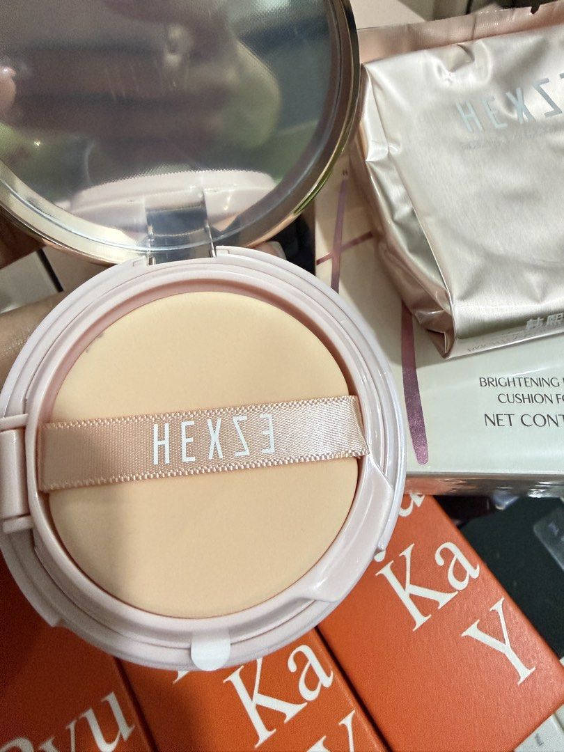 Hexze Fondation with Refill (Category: Makeup) located in Manila. Submitted by michfinds4u (Listing ID 1469184979, Image 2). Description: Available in Natural and Light.