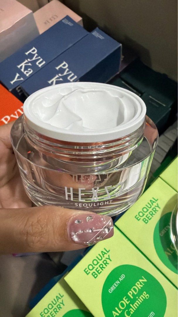 Hexze Moisturizing Cream (Category: Face Care) located in Manila. Submitted by michfinds4u (Listing ID 1469190753, Image 3). Description: .