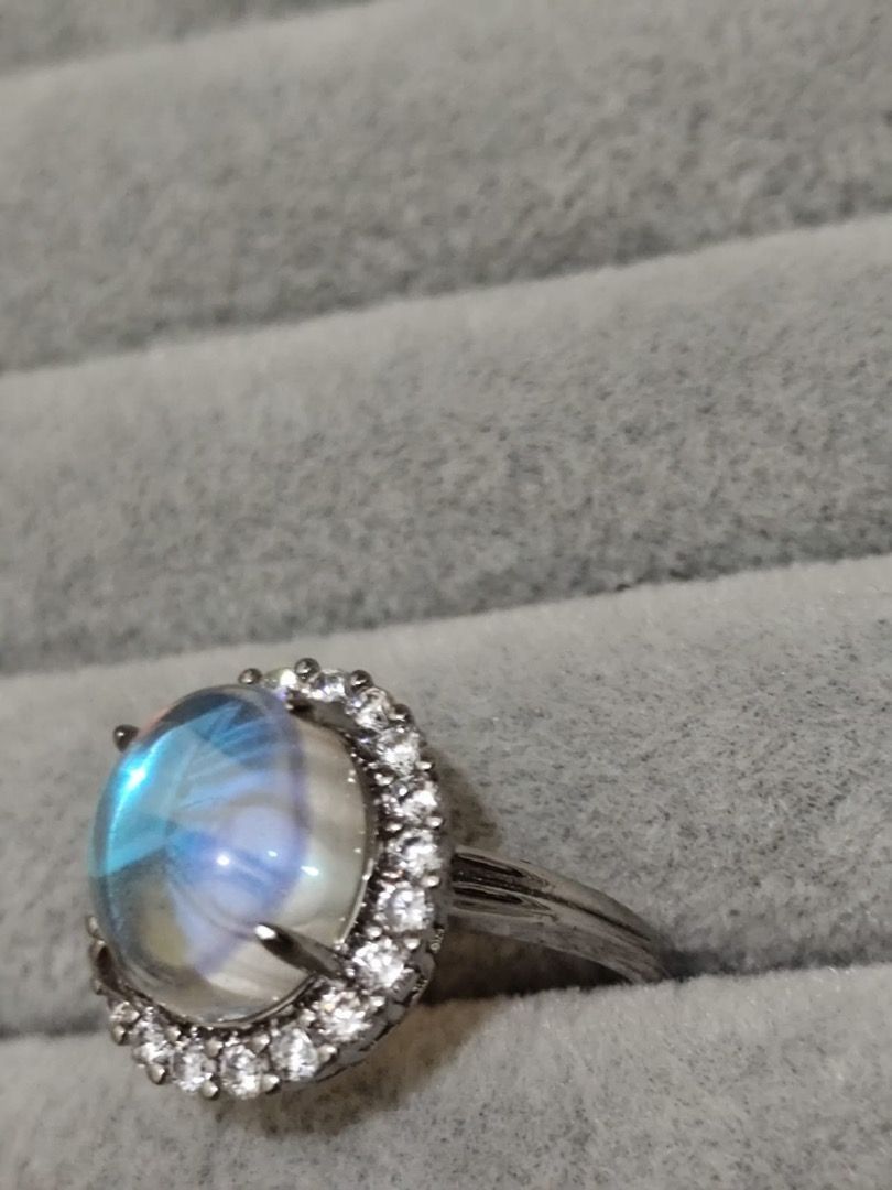 HIGH QUALITY 3 carat Clear Oval Opal Platinum-plated Ring (Category: Rings) located in Mandaluyong City. Submitted by allaboutgemsandco (Listing ID 1469226571, Image 3). Description: HIGH QUALITY 3 carat Clear Oval Opal Platinum-plated Ring Stone Size: 12.2mmx10.1mm Ring Size: Adjustable Price: Php 500, with marking add shipping fee for order less than 1k REASON FOR SALE: Clearing out my collection. Synthetic opal Crafted with exquisite detail, t