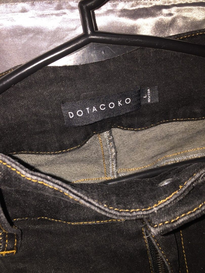 High-Waisted Flare Jeans (Category: Jeans) located in Marikina City. Submitted by ma.kish4 (Listing ID 1469280409, Image 2). Description: - Waist: 23-24 inch - Length: 88 cm.