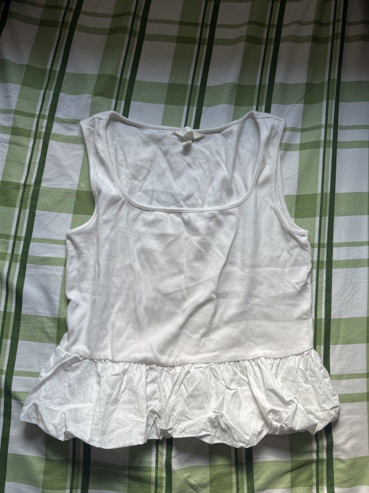 H&M bubble tank top (Category: Sleeveless) located in Pasig City. Submitted by kaelsy (Listing ID 1469236825, Image 1). Description: .
