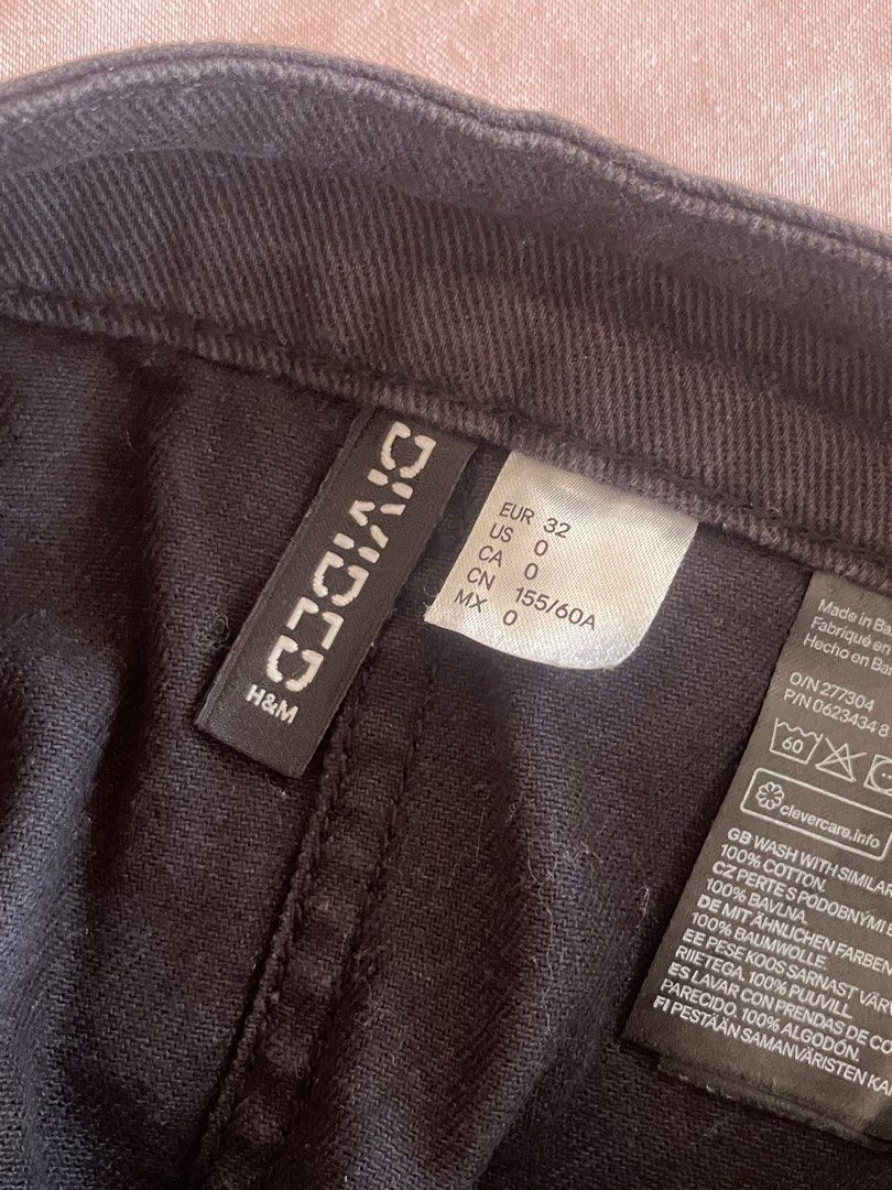 H&M Divided Black Denim Skirt (Category: Skirts) located in Manila. Submitted by lovedbymidge (Listing ID 1469308014, Image 3). Description: 🩷 for xxs-xs girlies 🚚 lalamove or grab express (sf shouldered by the buyer) - Brand: H&M Divided - Style: Black denim mini skirt with classic A-line cut and panel detailing - Closure: Button-front with sleek matte black hardware - Material: 100% cotton - Size: EUR 32 / US 0 / CN 155/60A - Condition: Great