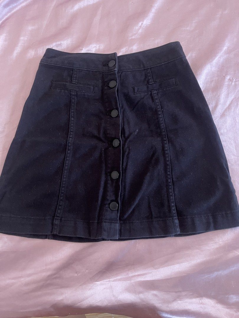 H&M Divided Black Denim Skirt (Category: Skirts) located in Manila. Submitted by lovedbymidge (Listing ID 1469308014, Image 1). Description: 🩷 for xxs-xs girlies 🚚 lalamove or grab express (sf shouldered by the buyer) - Brand: H&M Divided - Style: Black denim mini skirt with classic A-line cut and panel detailing - Closure: Button-front with sleek matte black hardware - Material: 100% cotton - Size: EUR 32 / US 0 / CN 155/60A - Condition: Great
