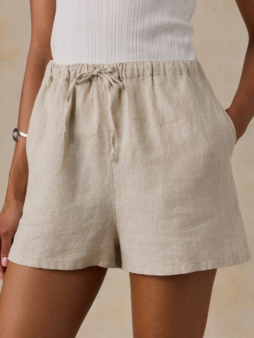 H&M Divided Linen Blend Drawstring Shorts Beige Medium Medium (Category: Shorts) located in Quezon City. Submitted by bonkee_declutters (Listing ID 1469232215, Image 1). Description: - Brand: H&M Divided - Size: M (CN 165/80A) but can fit large - Color: Beige - Material: 76% viscose, 24% linen (Shell); 80% polyester, 20% cotton (Pocket lining) - Fit: Comfortable, ideal for casual daily wear - Features: Elastic waistband with drawstring closure, f