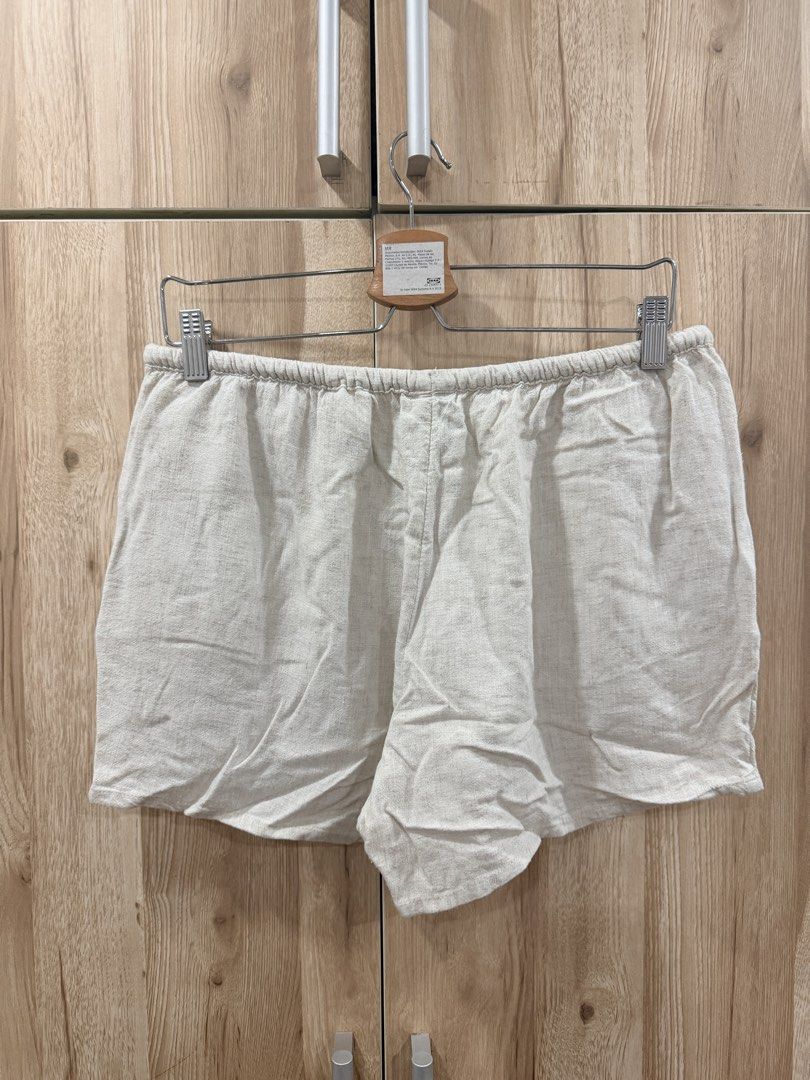 H&M Divided Linen Blend Drawstring Shorts Beige Medium Medium (Category: Shorts) located in Quezon City. Submitted by bonkee_declutters (Listing ID 1469232215, Image 3). Description: - Brand: H&M Divided - Size: M (CN 165/80A) but can fit large - Color: Beige - Material: 76% viscose, 24% linen (Shell); 80% polyester, 20% cotton (Pocket lining) - Fit: Comfortable, ideal for casual daily wear - Features: Elastic waistband with drawstring closure, f