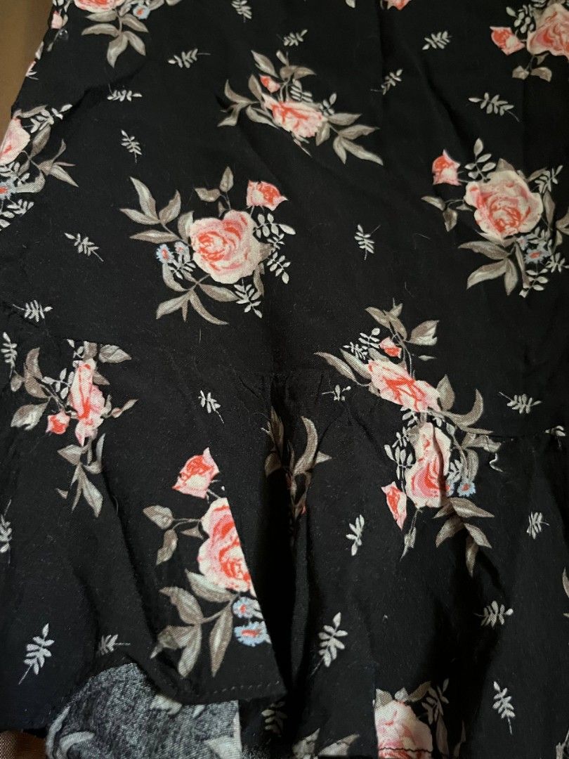 H&M Drawstring Floral Mini Skirt (Category: Skirts) located in Bulacan. Submitted by florasinta (Listing ID 1469237114, Image 3). Description: .