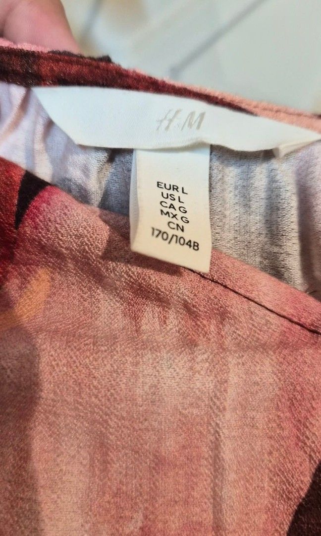 H&m Dress (Category: Dresses) located in San Andres. Submitted by helpmedeclutter08 (Listing ID 1469333836, Image 2). Description: Super like new from Australian Box. Can fit up to XL.