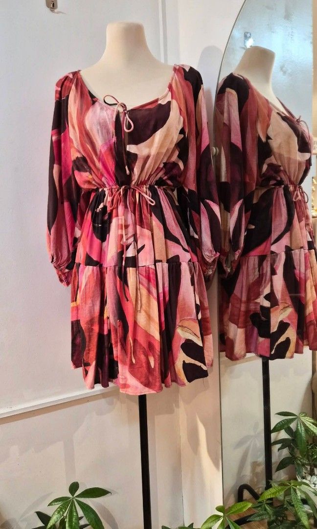 H&m Dress (Category: Dresses) located in San Andres. Submitted by helpmedeclutter08 (Listing ID 1469333836, Image 1). Description: Super like new from Australian Box. Can fit up to XL.