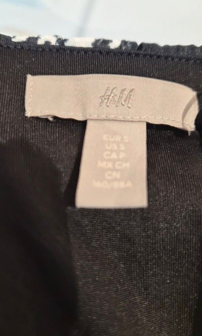 H&m Dress (Category: Dresses) located in San Andres. Submitted by helpmedeclutter08 (Listing ID 1469350925, Image 2). Description: Small on tag. Can fit up to semi medium. Super nice in actual..